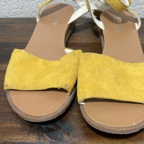 Kenneth Cole Reaction Jolly Low Wedge Golden Yellow Sandal size 6.5 - Picture 6 of 16
